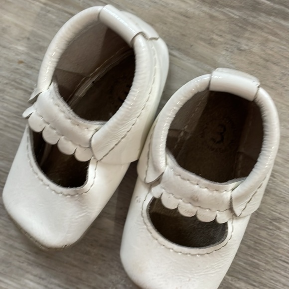 Minimoc White Patton Maryjanes - Picture 2 of 4